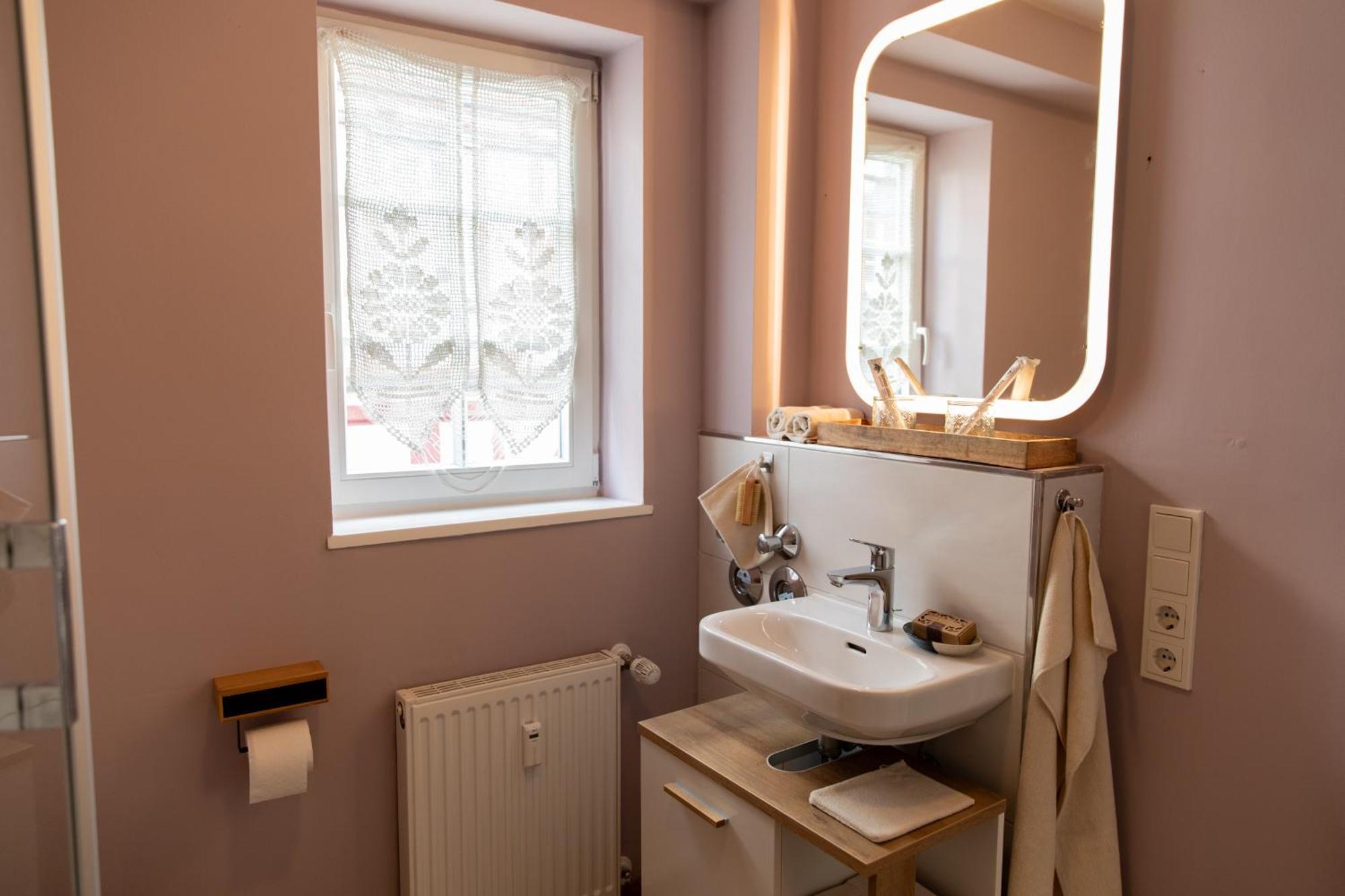 Altstadt Apartment Am Dom Wetzlar, 1 Zi, Kueche, Bad Mit Parkplatz Am Grundstueck ภายนอก รูปภาพ